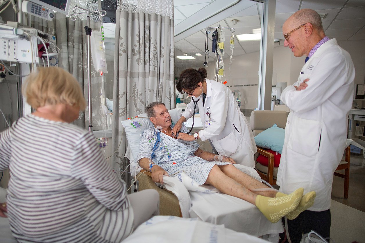 Dr. Leila Hosseinian examines a patient with Dr. Adams in the Cardiac Intensive Care Unit, the day after his mitral valve repair surgery